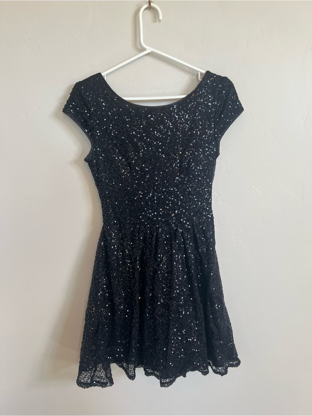 Black Lace Sequin Mini Boat Neck Cocktail Dress Deep V Cut Back Women’s Sz 8